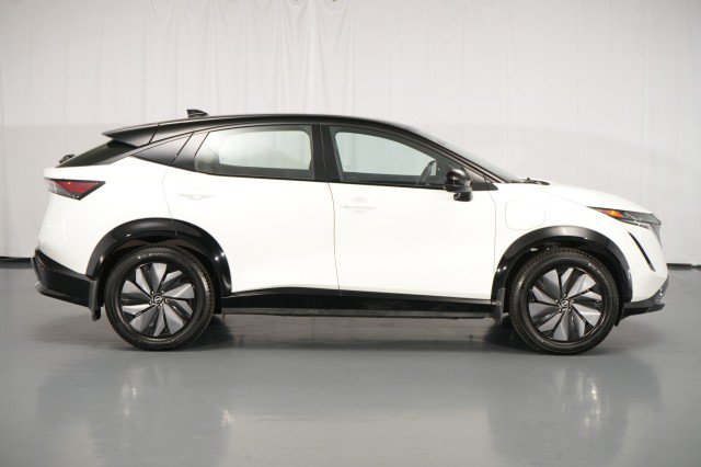 Used 2023 Nissan Ariya AWD image 9