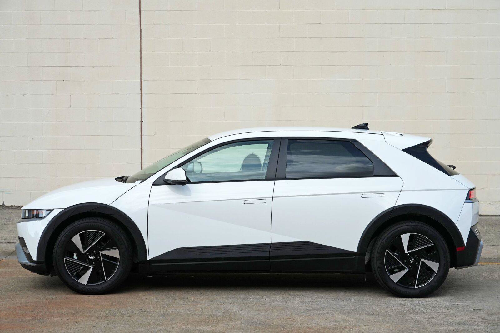 Used 2025 Hyundai Ioniq 5 SE RWD image 46