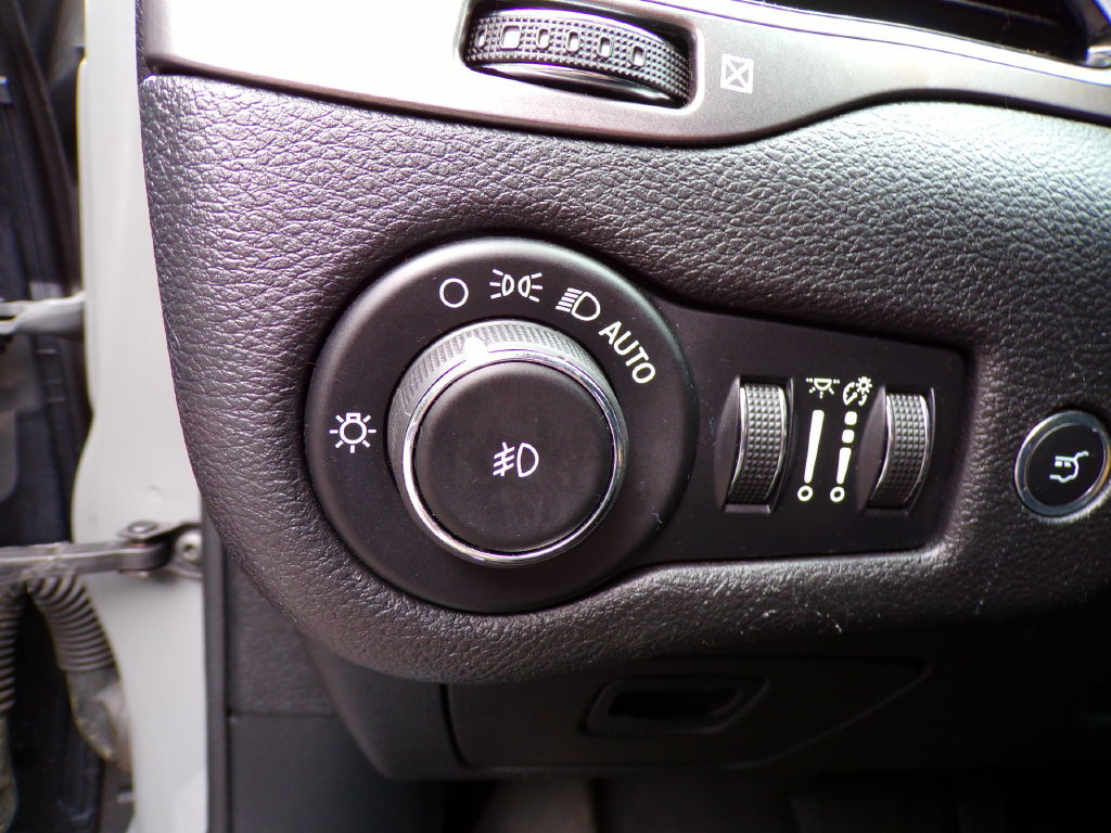 Certified 2019 Jeep Cherokee Limited AWD/4WD image 21