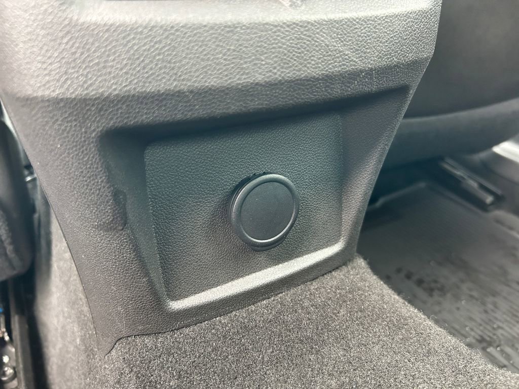 Used 2022 Cadillac CT4 Luxury w/ Sun And Sound Package RWD image 32