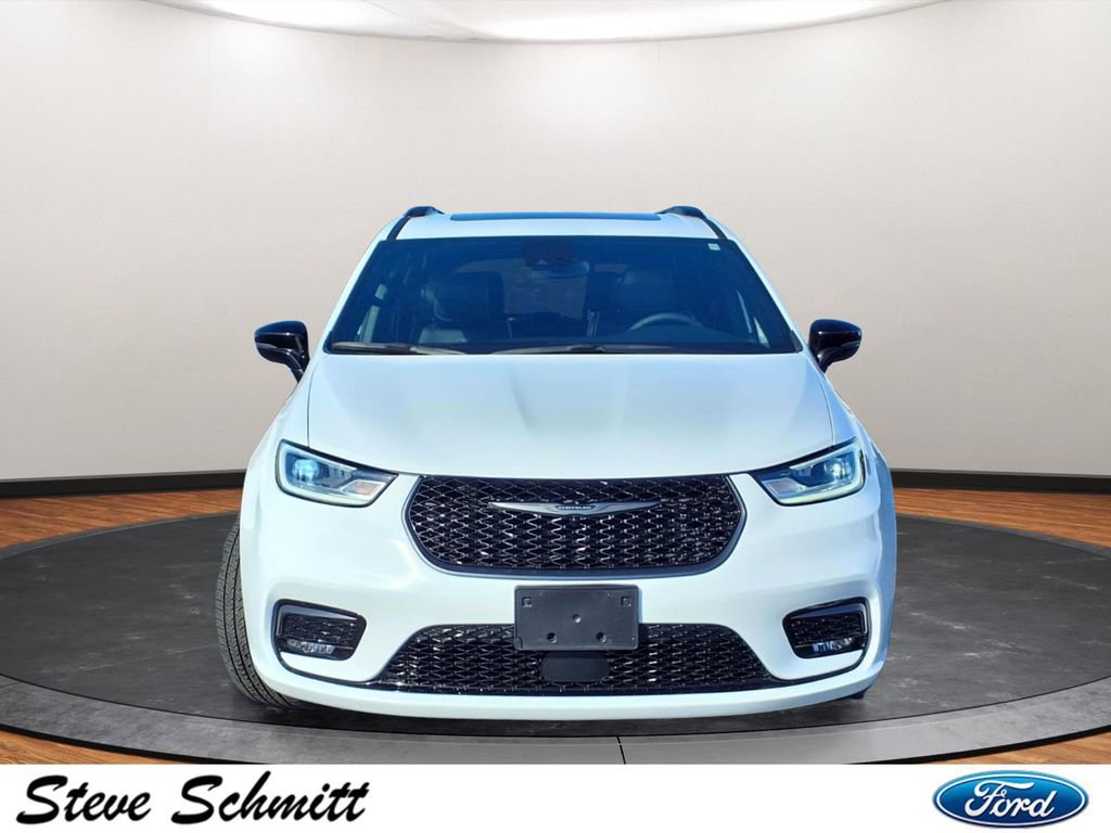 Used 2025 Chrysler Pacifica Limited image 32