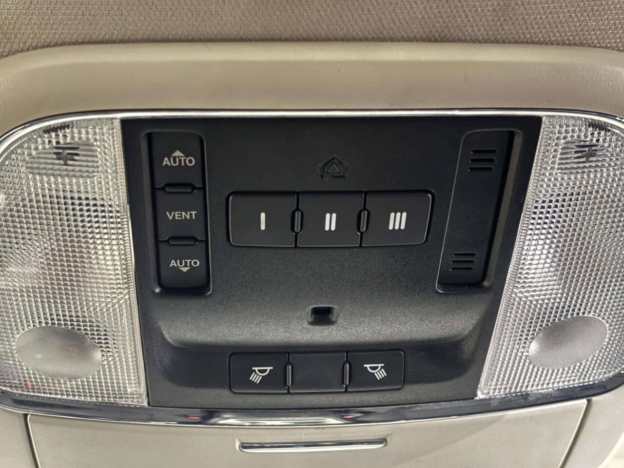 Used 2012 Jeep Grand Cherokee Laredo w/ Laredo E Group AWD/4WD image 32