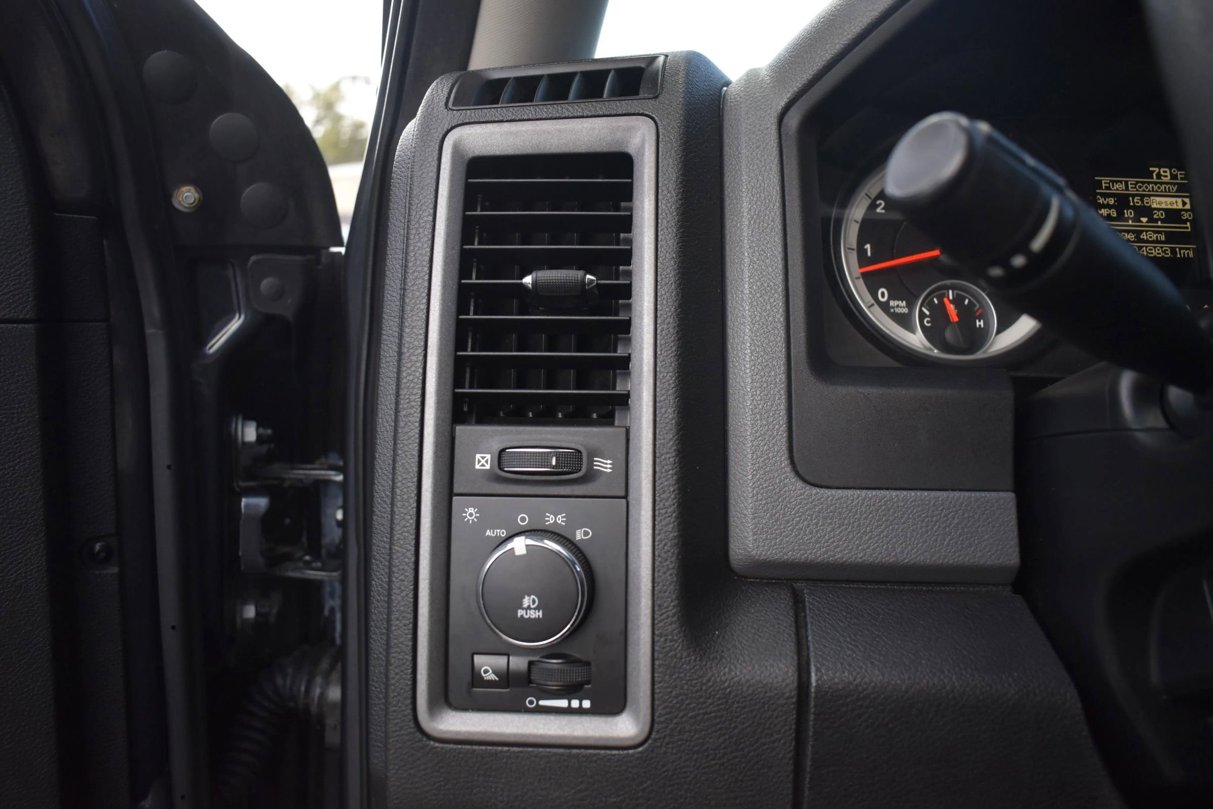 Used 2014 RAM 1500 Express image 20