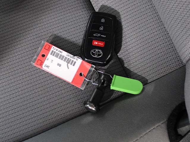 Used 2024 Toyota Venza LE AWD/4WD image 17