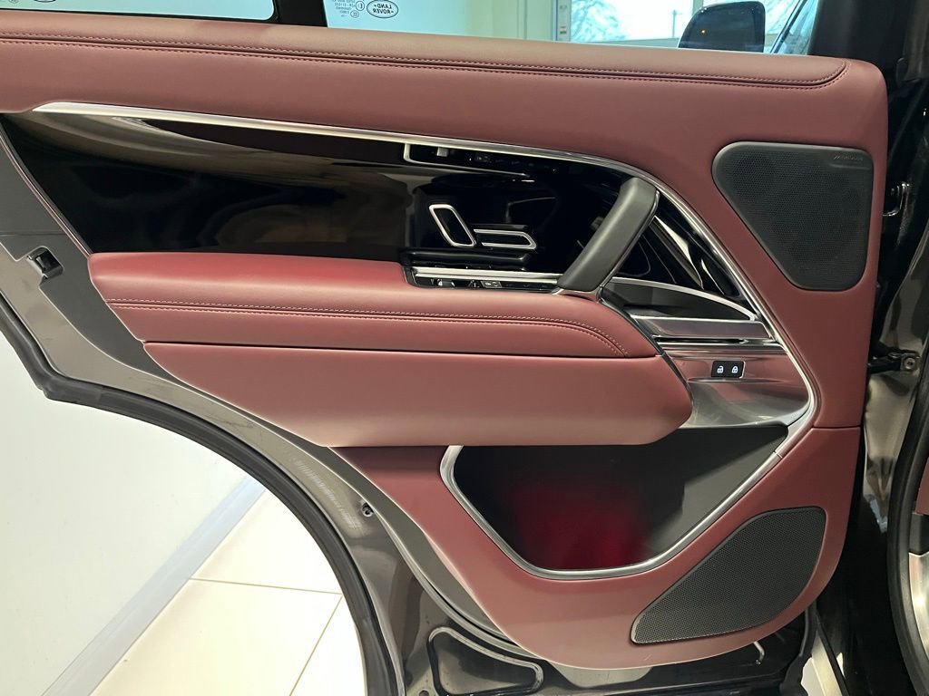 Used 2025 Land Rover Range Rover SE image 22