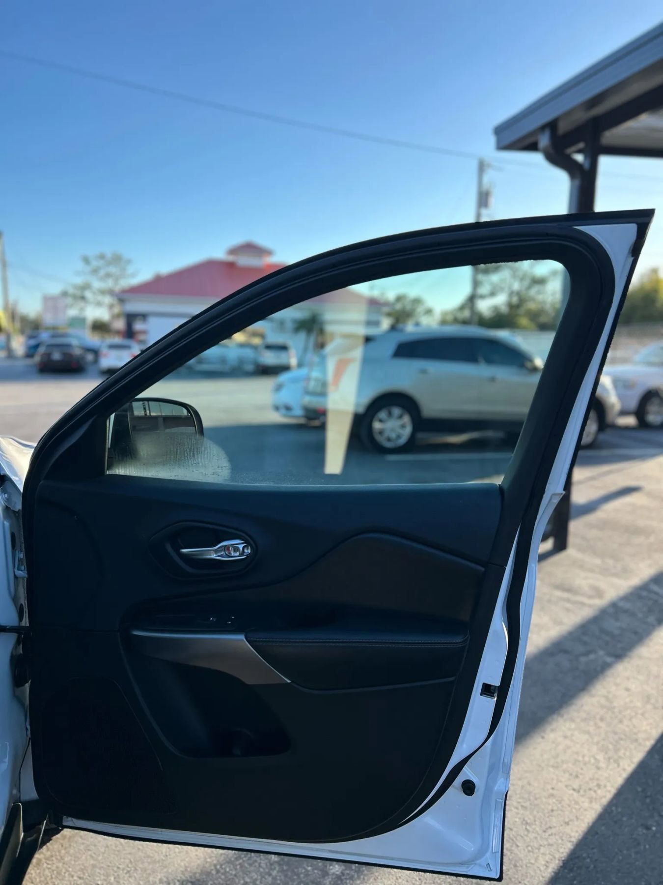 Used 2019 Jeep Cherokee Limited image 22