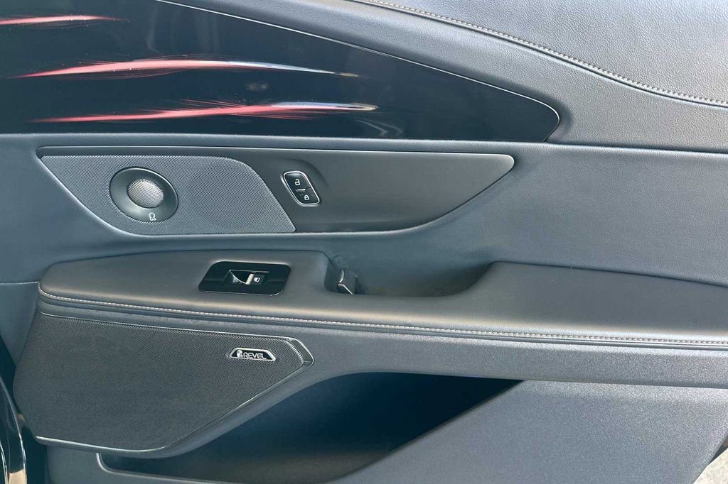 Used 2024 Lincoln Nautilus Reserve w/ Equipment Group 202A image 19