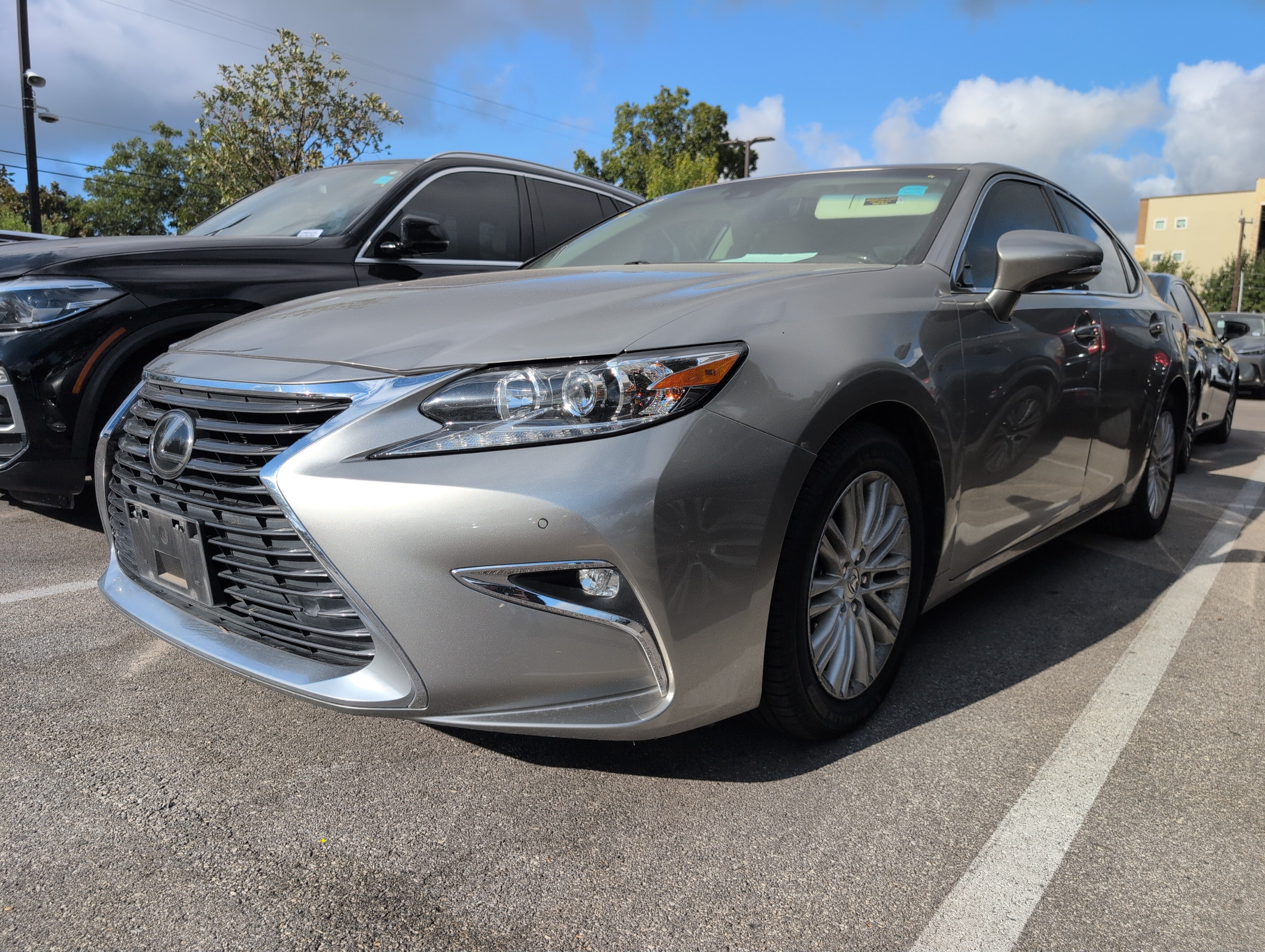 Used 2016 Lexus ES 350 w/ Premium Package w/Wood Trim FWD image 1