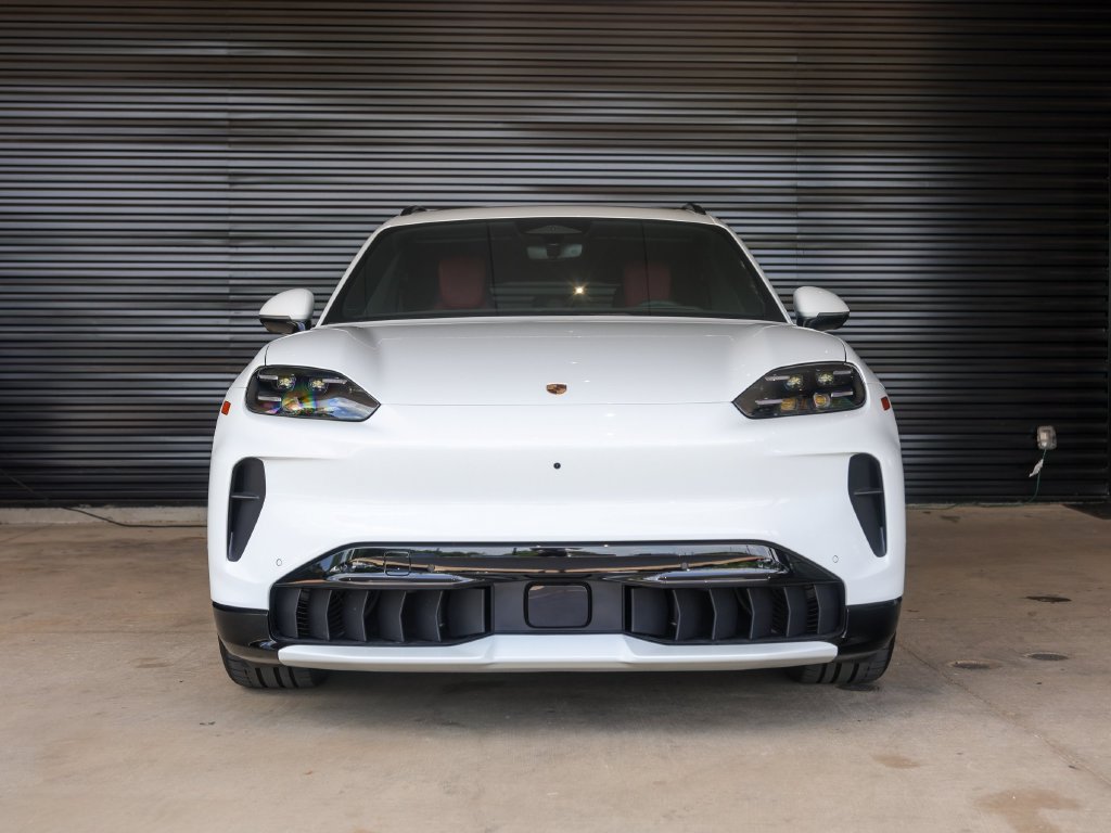 New 2026 Porsche Cayenne Electric AWD/4WD image 10