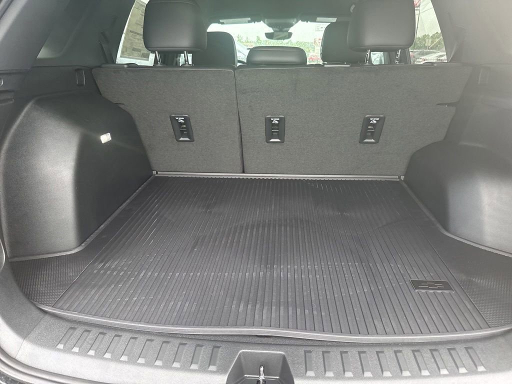 New 2026 Chevrolet Equinox RS w/ Safety and Technology Package FWD image 11
