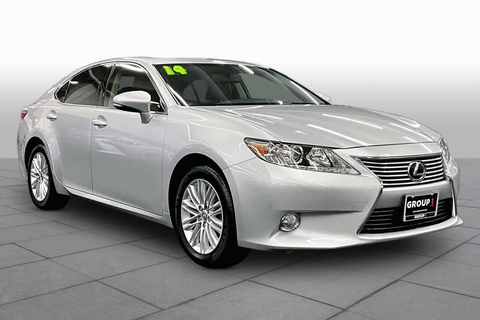 Used 2014 Lexus ES 350 w/ Premium Package FWD image 2
