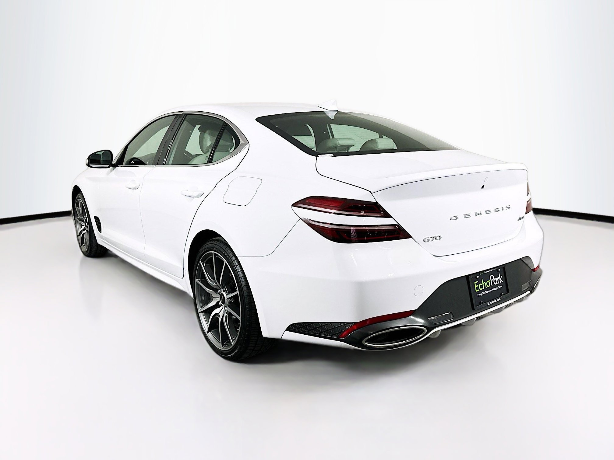 Used 2025 Genesis G70 2.5T image 5