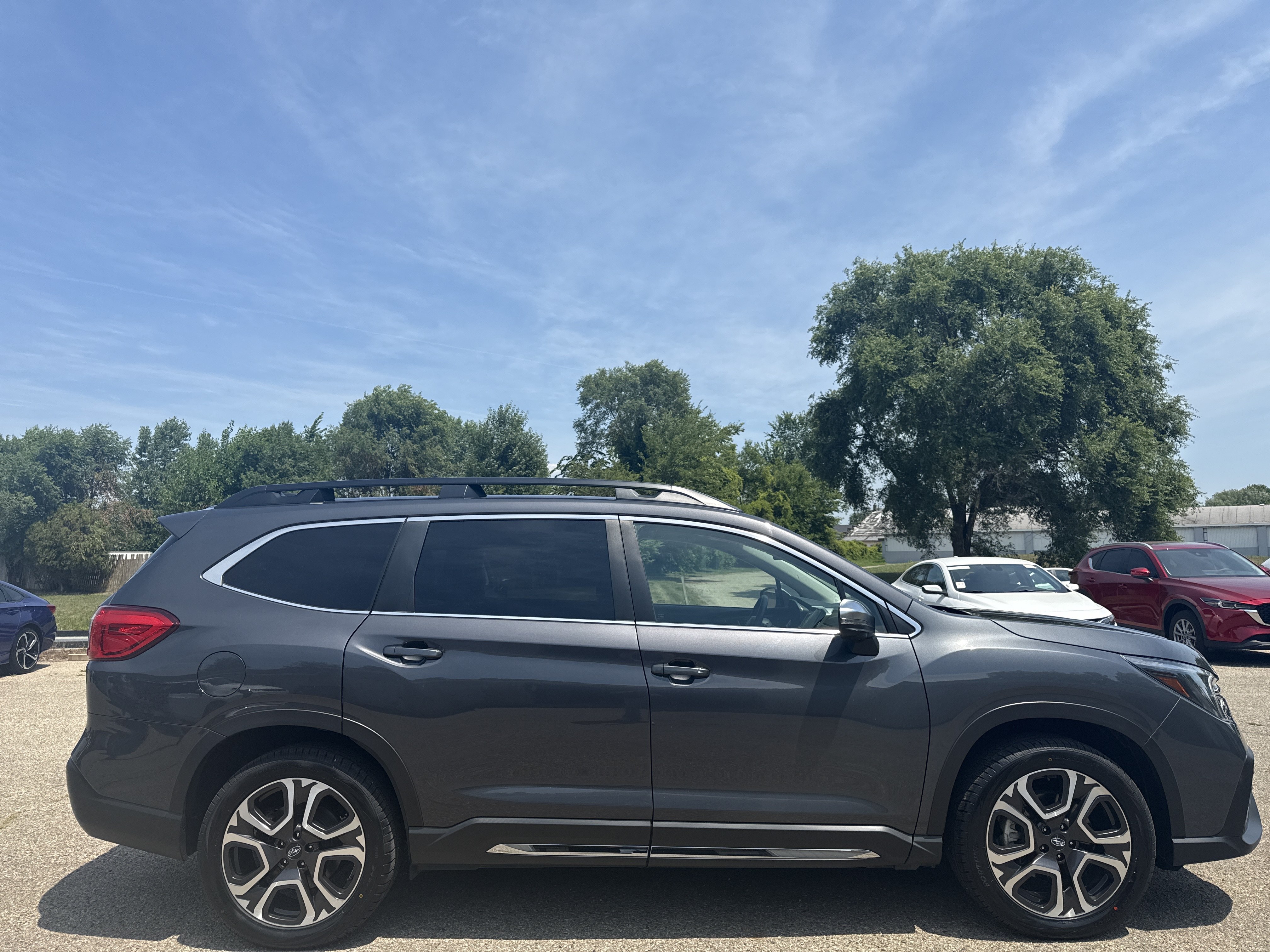 Used 2023 Subaru Ascent Limited w/ Technology Package AWD/4WD image 2