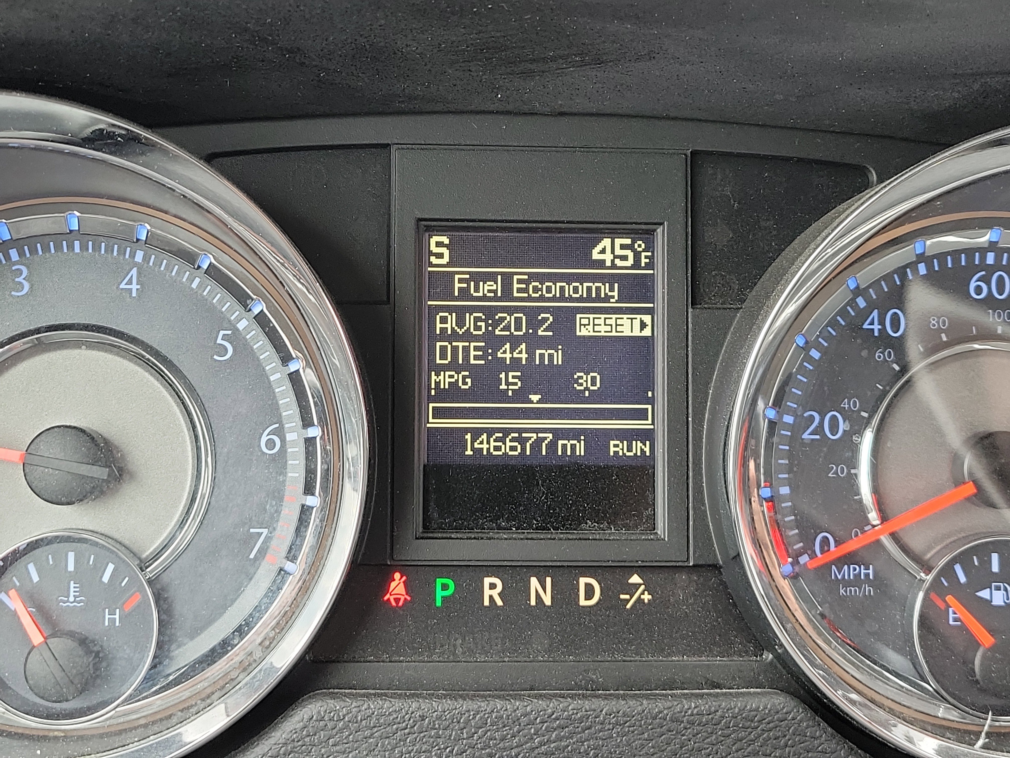 Used 2016 Chrysler Town & Country Touring image 19