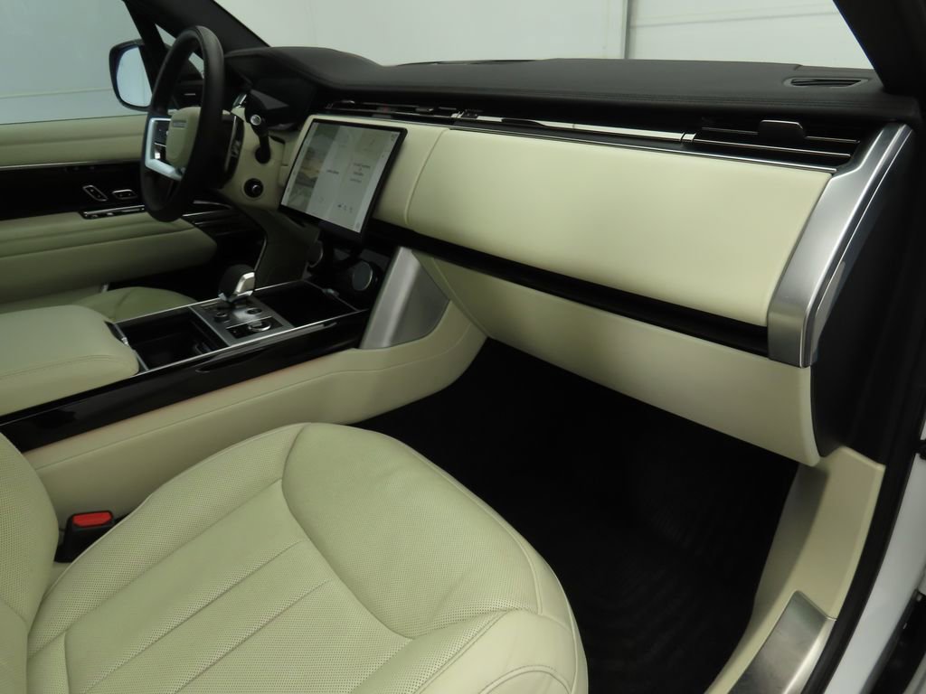Certified 2023 Land Rover Range Rover Long Wheelbase SE image 16
