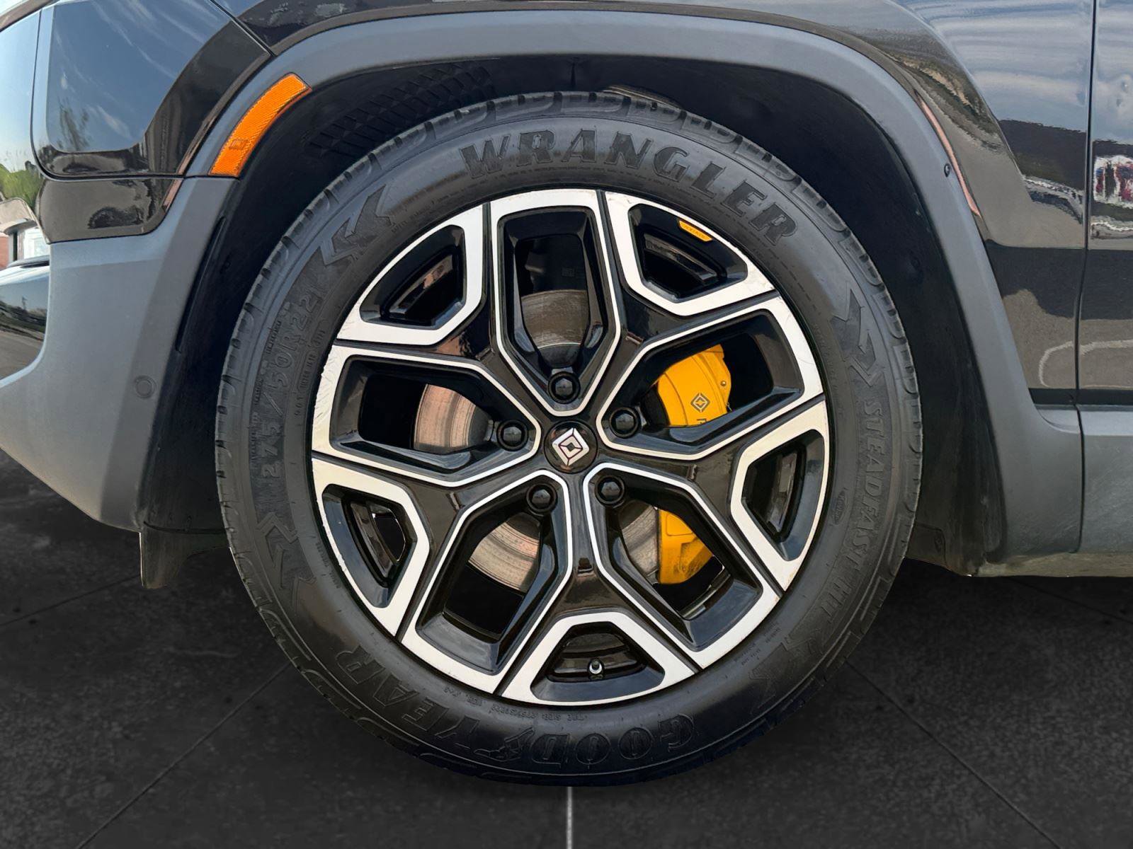 Used 2022 Rivian R1T Adventure image 9