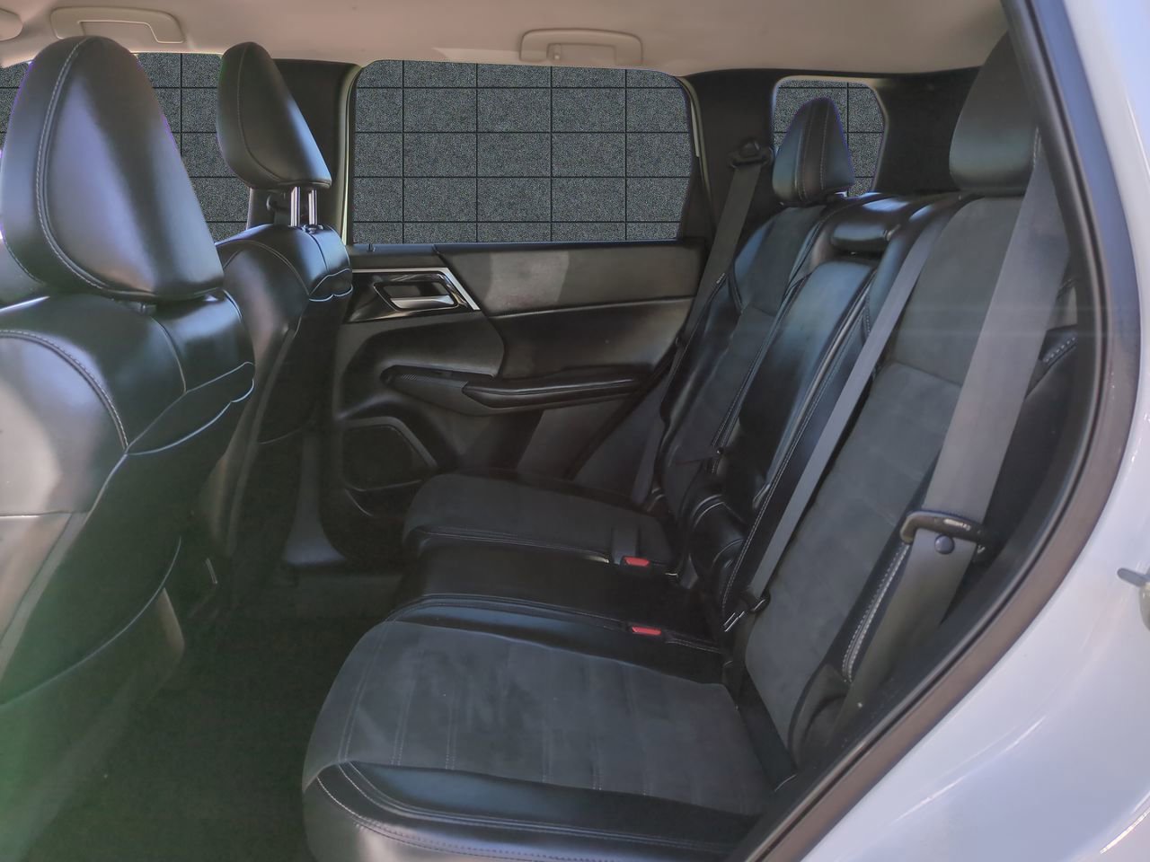 Used 2024 Mitsubishi Outlander SE image 14