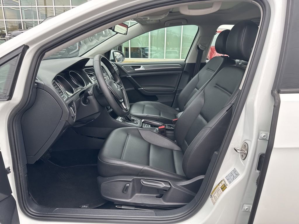 Used 2021 Volkswagen Golf 4-Door image 14