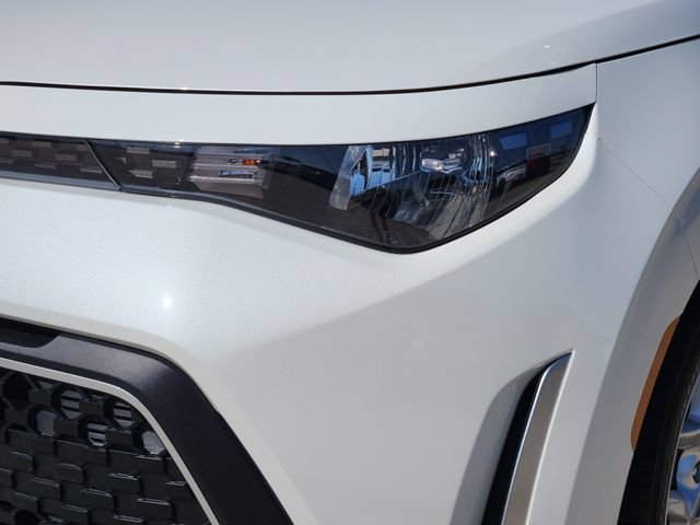 Used 2025 Kia Soul LX w/ LX Technology Package FWD image 16