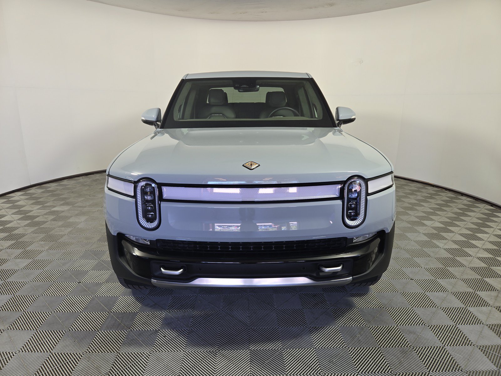 Used 2024 Rivian R1T Adventure AWD/4WD image 8