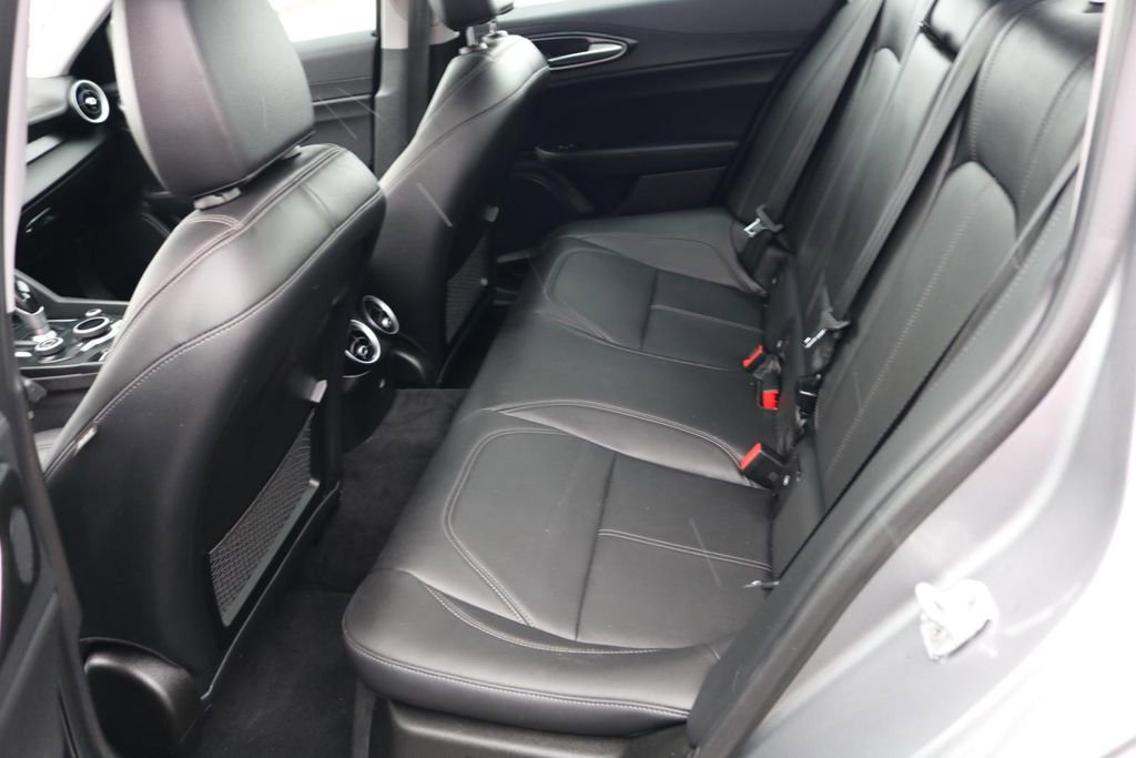 Used 2017 Alfa Romeo Giulia AWD image 11