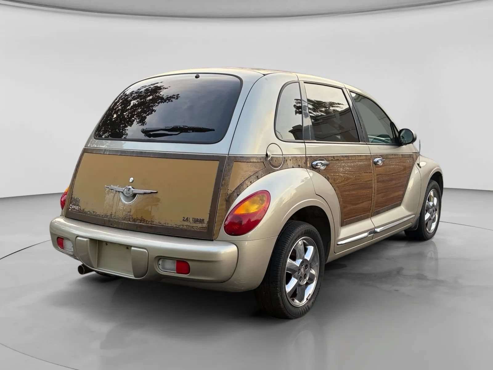 Used 2005 Chrysler PT Cruiser Limited FWD image 5