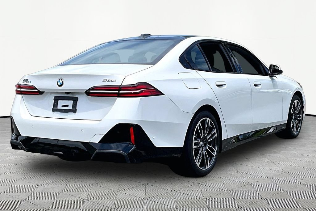 Used 2026 BMW 530i xDrive AWD/4WD image 5