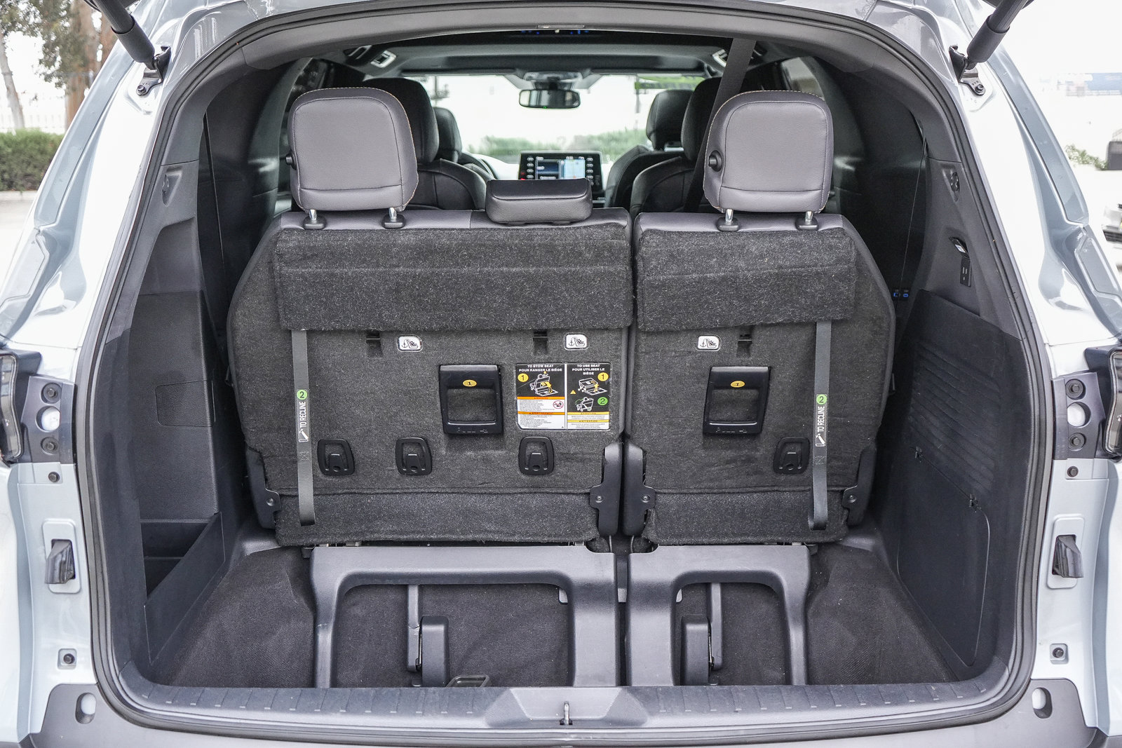 Used 2023 Toyota Sienna XLE Woodland Edition image 26