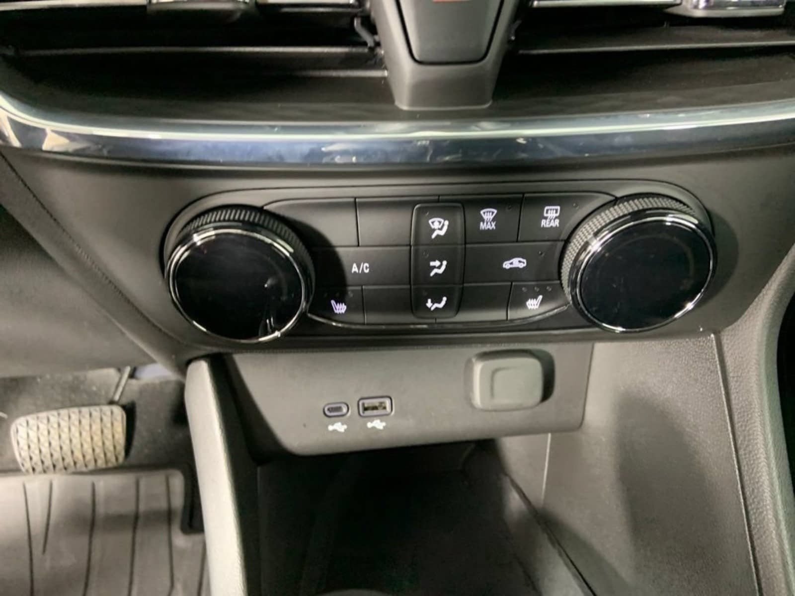 Used 2025 Buick Encore GX Preferred w/ Comfort Package AWD/4WD image 24