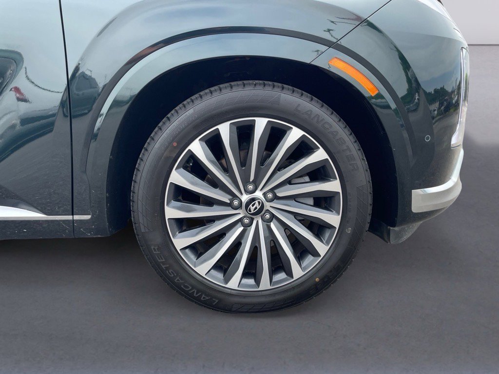 Used 2024 Hyundai Palisade Calligraphy image 9