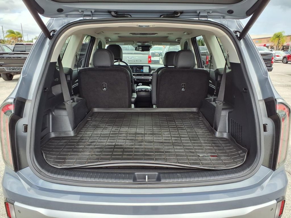 Used 2024 Kia Telluride EX w/ EX Captain's Chair Package FWD image 19