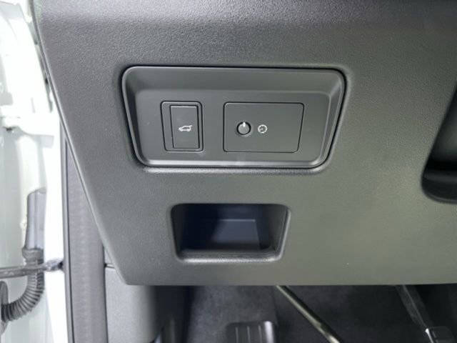 Used 2025 Land Rover Discovery Dynamic SE image 23