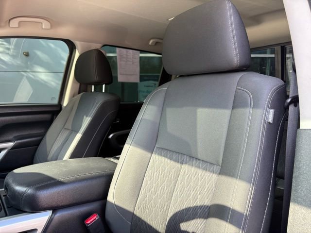 Used 2019 Nissan Titan SV w/ SV Convenience Package image 11