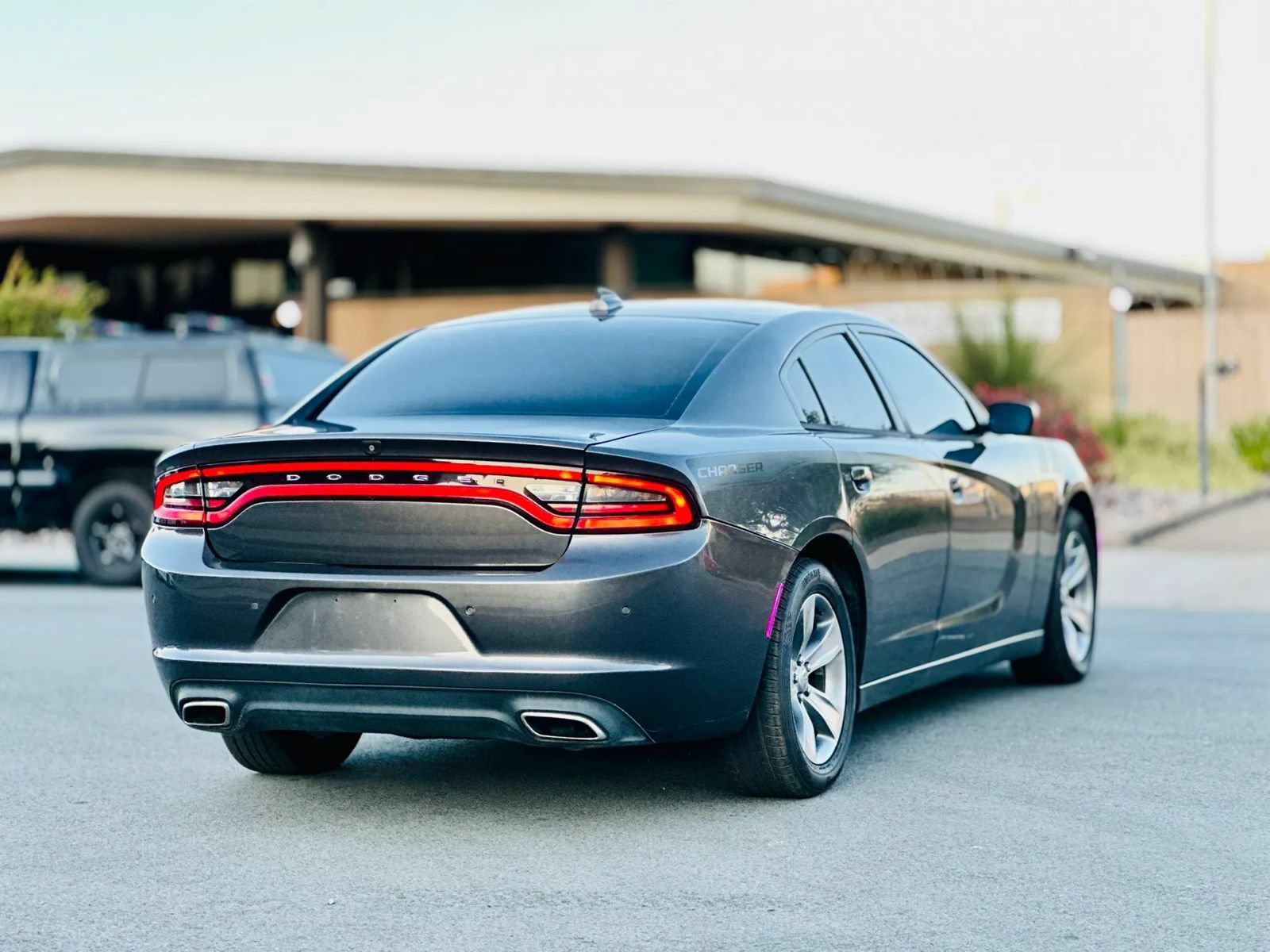 Used 2018 Dodge Charger SXT Plus RWD image 4