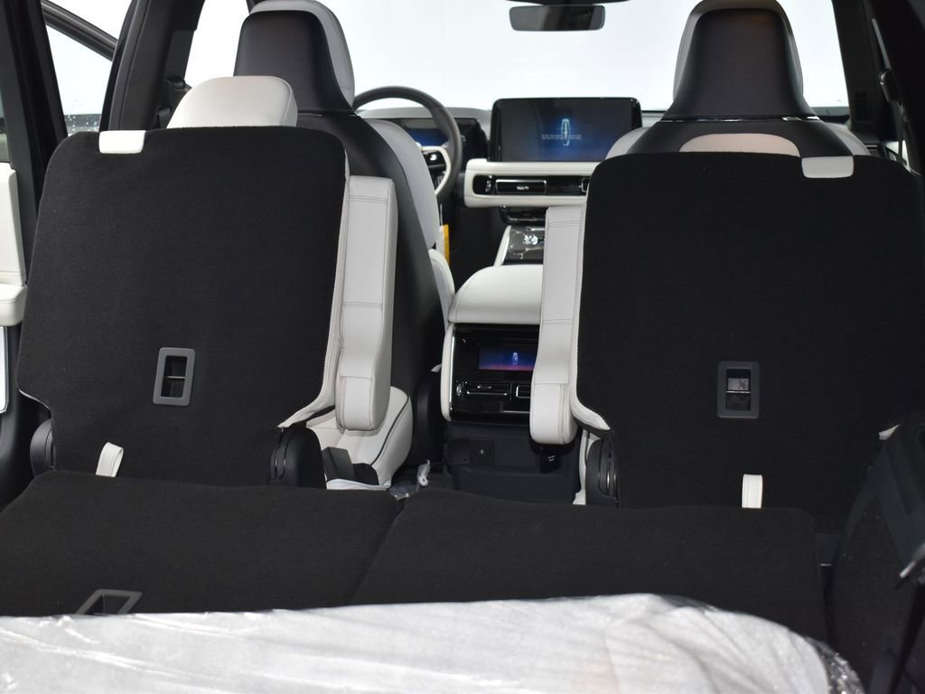 New 2026 Lincoln Aviator Black Label w/ Dynamic Handling Package image 13