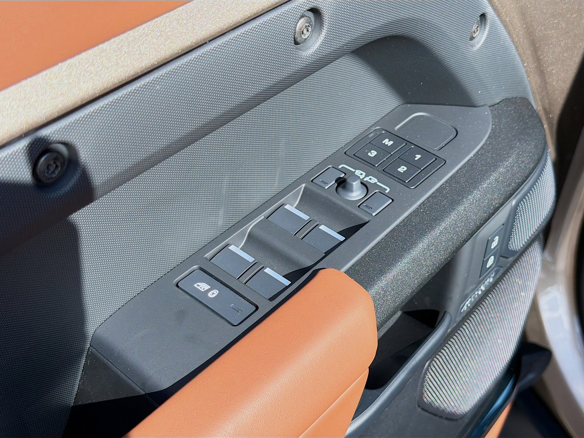 New 2026 Land Rover Defender 110 OCTA image 23