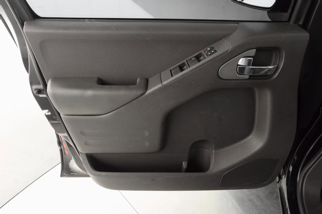 Used 2015 Nissan Frontier PRO-4X image 10