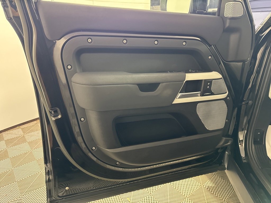 Used 2023 Land Rover Defender 130 S image 15