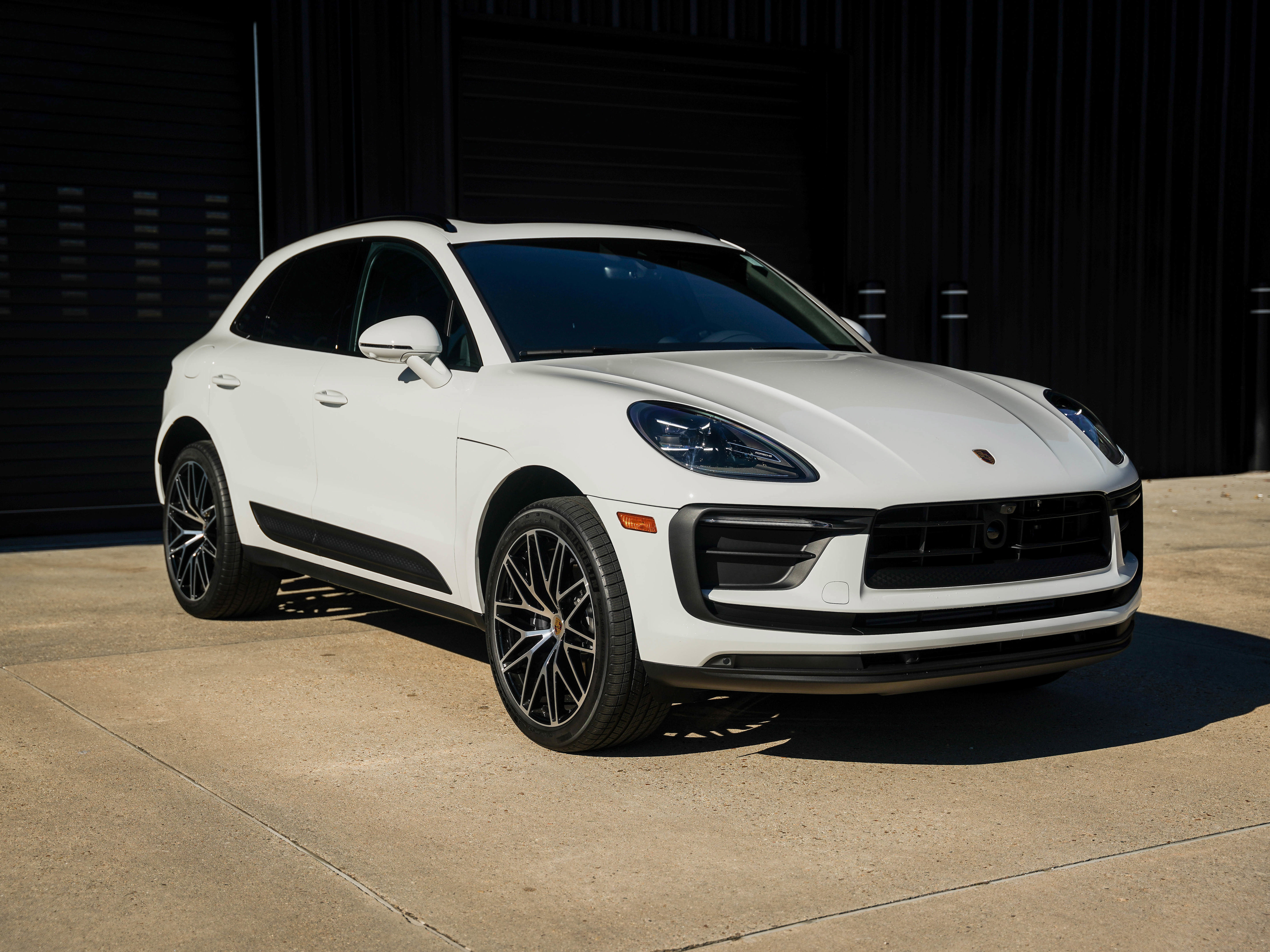 Certified 2026 Porsche Macan AWD/4WD image 7