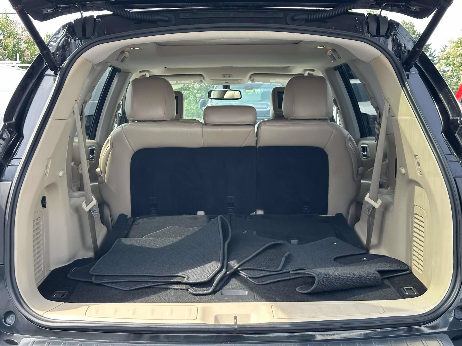 Used 2017 Nissan Pathfinder Platinum w/ Family Entertainment Package AWD/4WD image 27