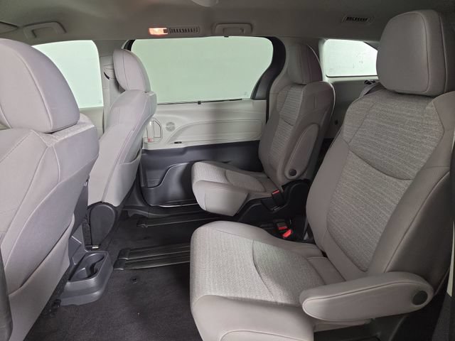 Used 2023 Toyota Sienna LE FWD image 16