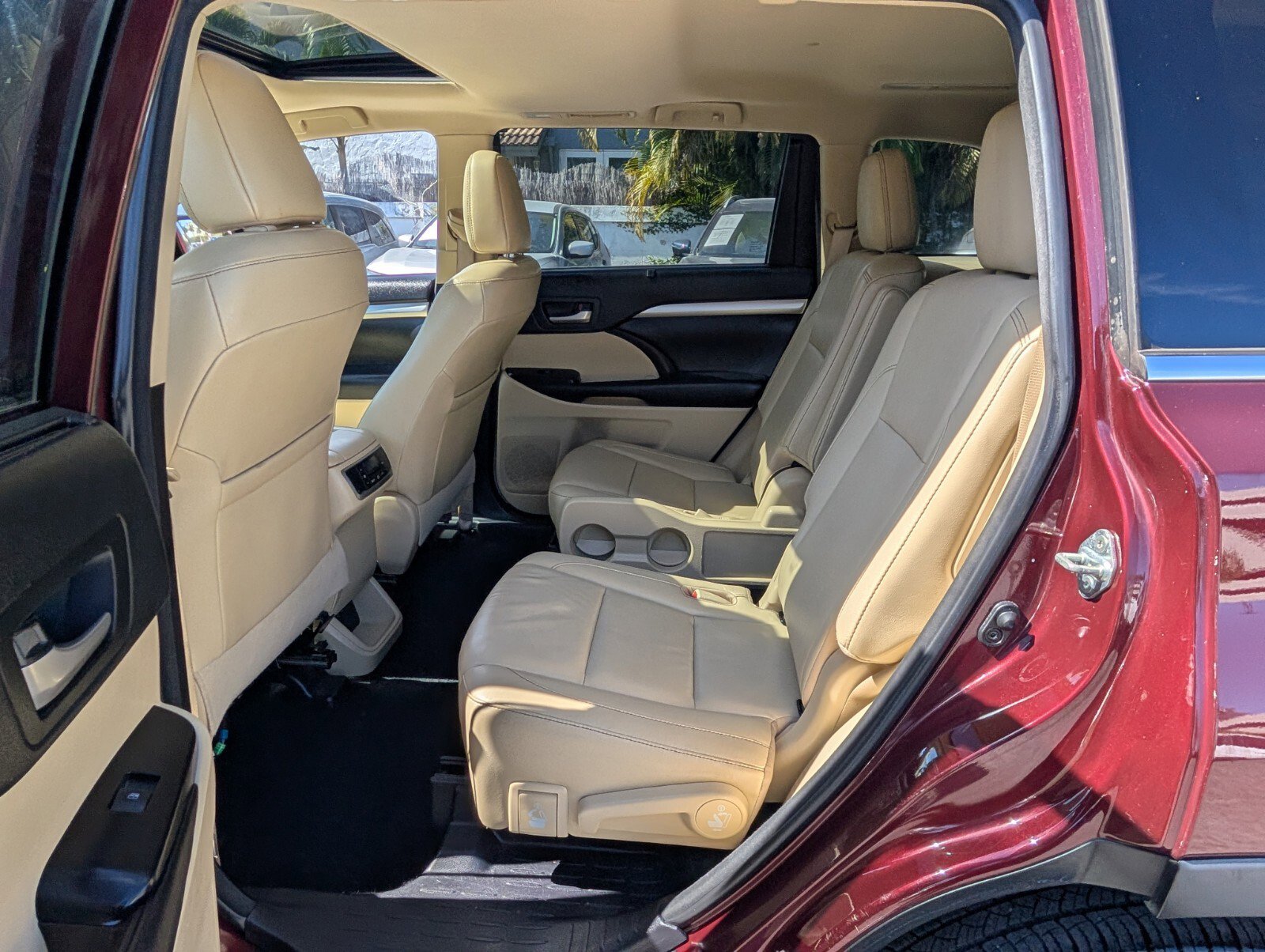 Used 2018 Toyota Highlander XLE image 11