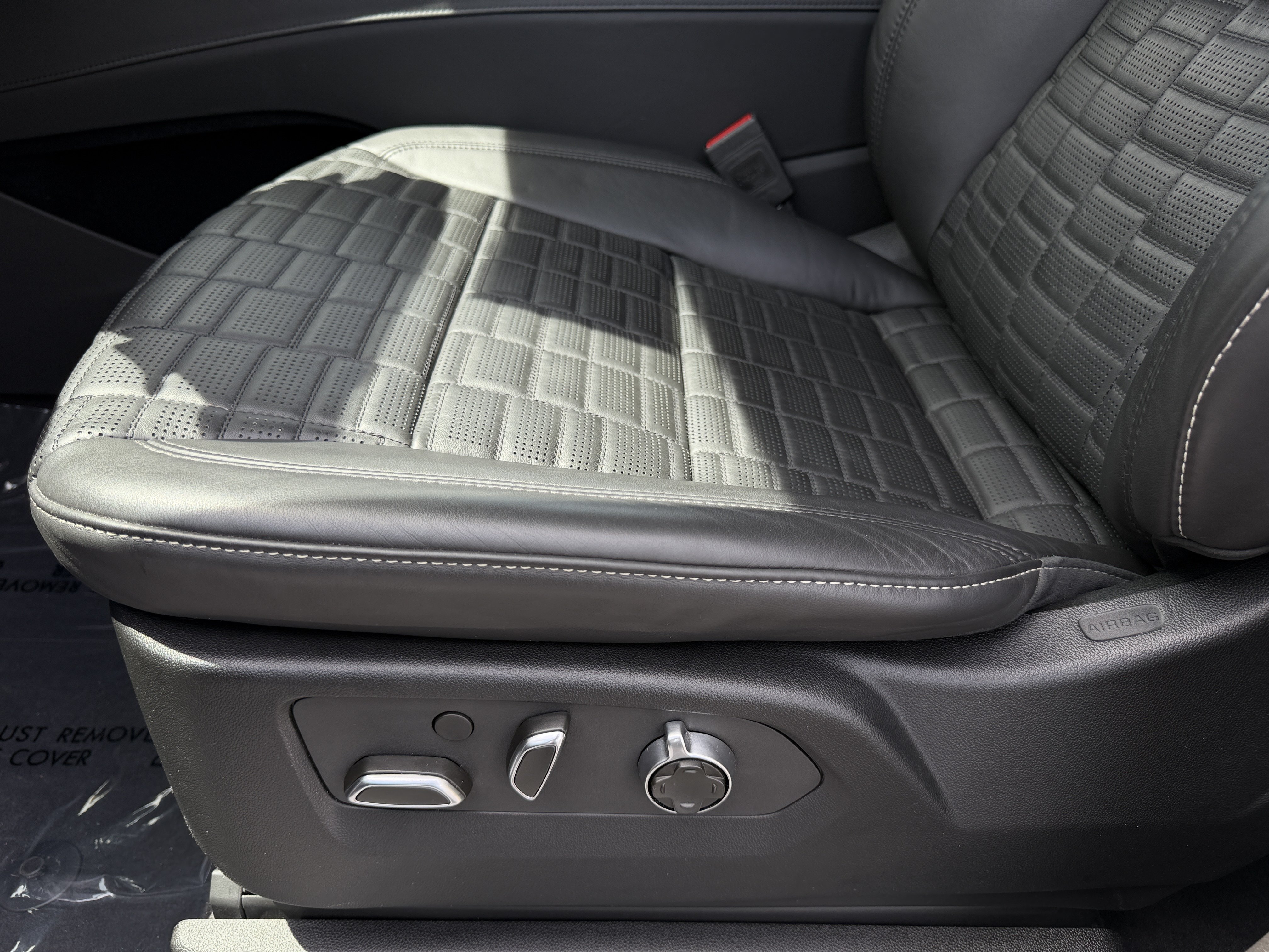 Certified 2024 Cadillac Escalade ESV Premium Luxury Platinum w/ LPO, Floor Liner Package AWD/4WD image 23