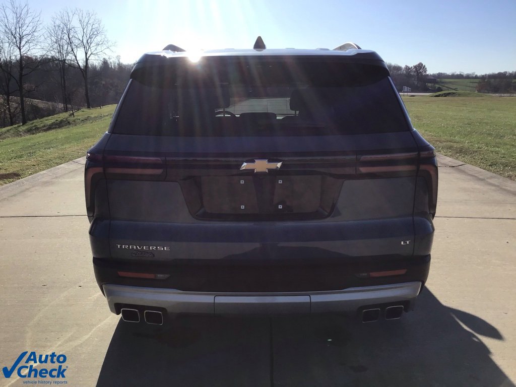 Used 2024 Chevrolet Traverse LT image 4