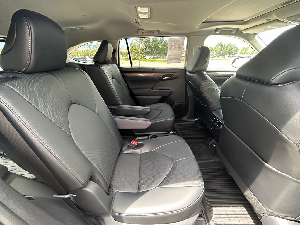 Used 2026 Toyota Highlander Limited AWD/4WD image 26