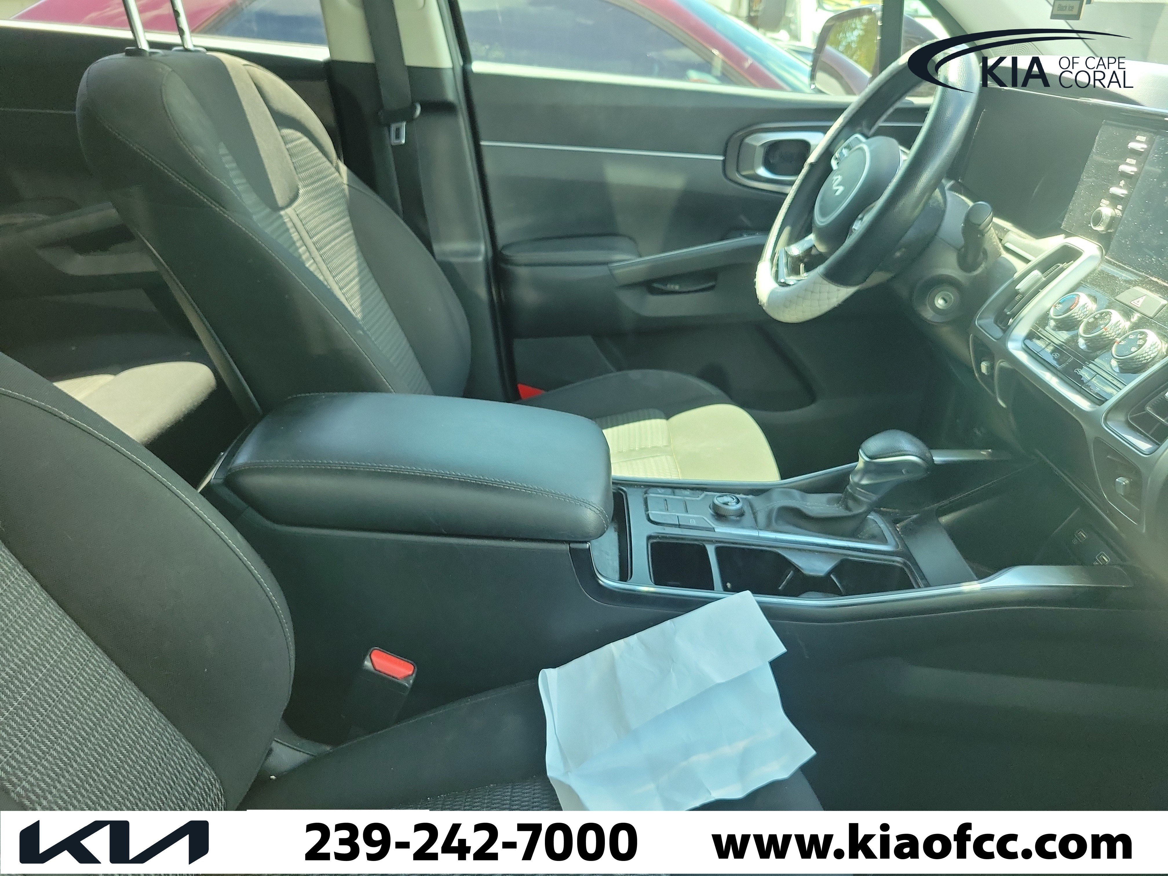Used 2022 Kia Sorento LX FWD image 8