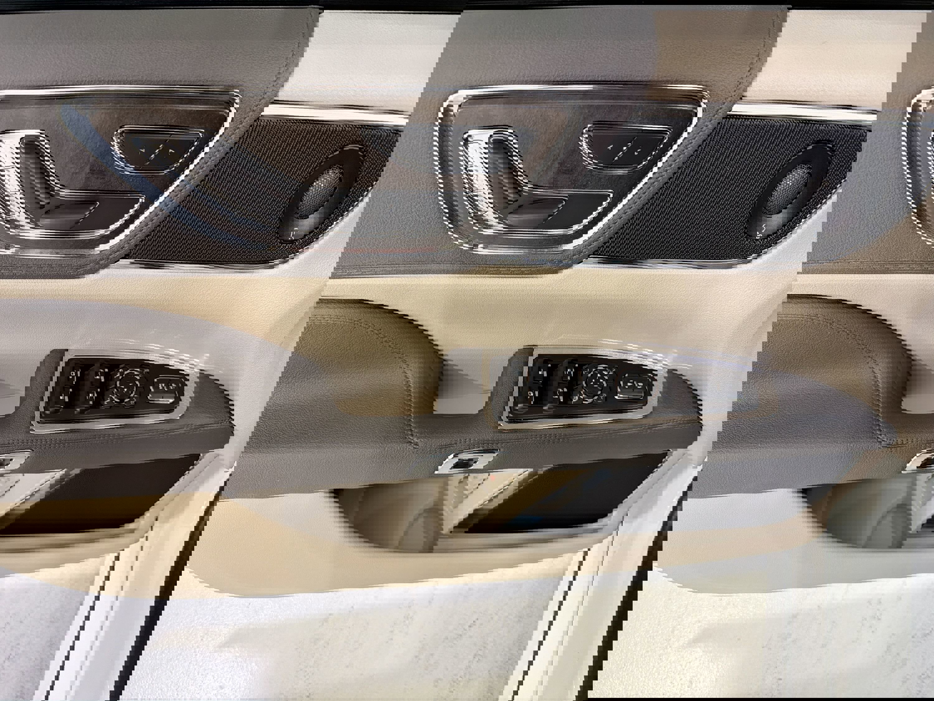 Used 2020 Lincoln Continental w/ Premium Package image 12