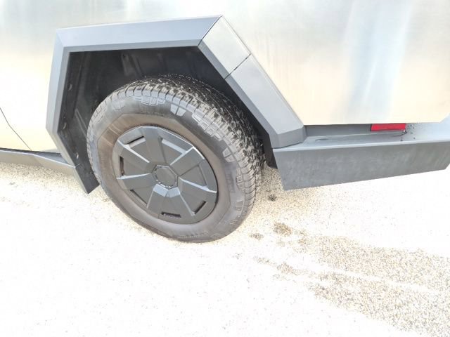 Used 2024 Tesla Cybertruck AWD Crew Cab image 8