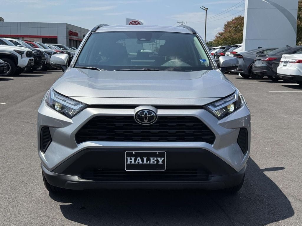Used 2025 Toyota RAV4 XLE AWD/4WD image 25