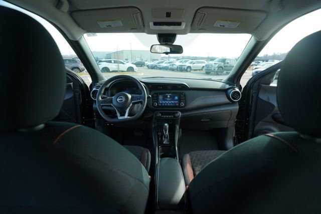 Used 2024 Nissan Kicks SR image 23